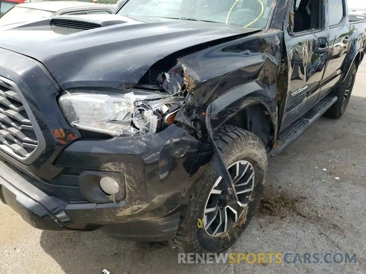 9 Photograph of a damaged car 5TFCZ5AN1LX241362 TOYOTA TACOMA 2020