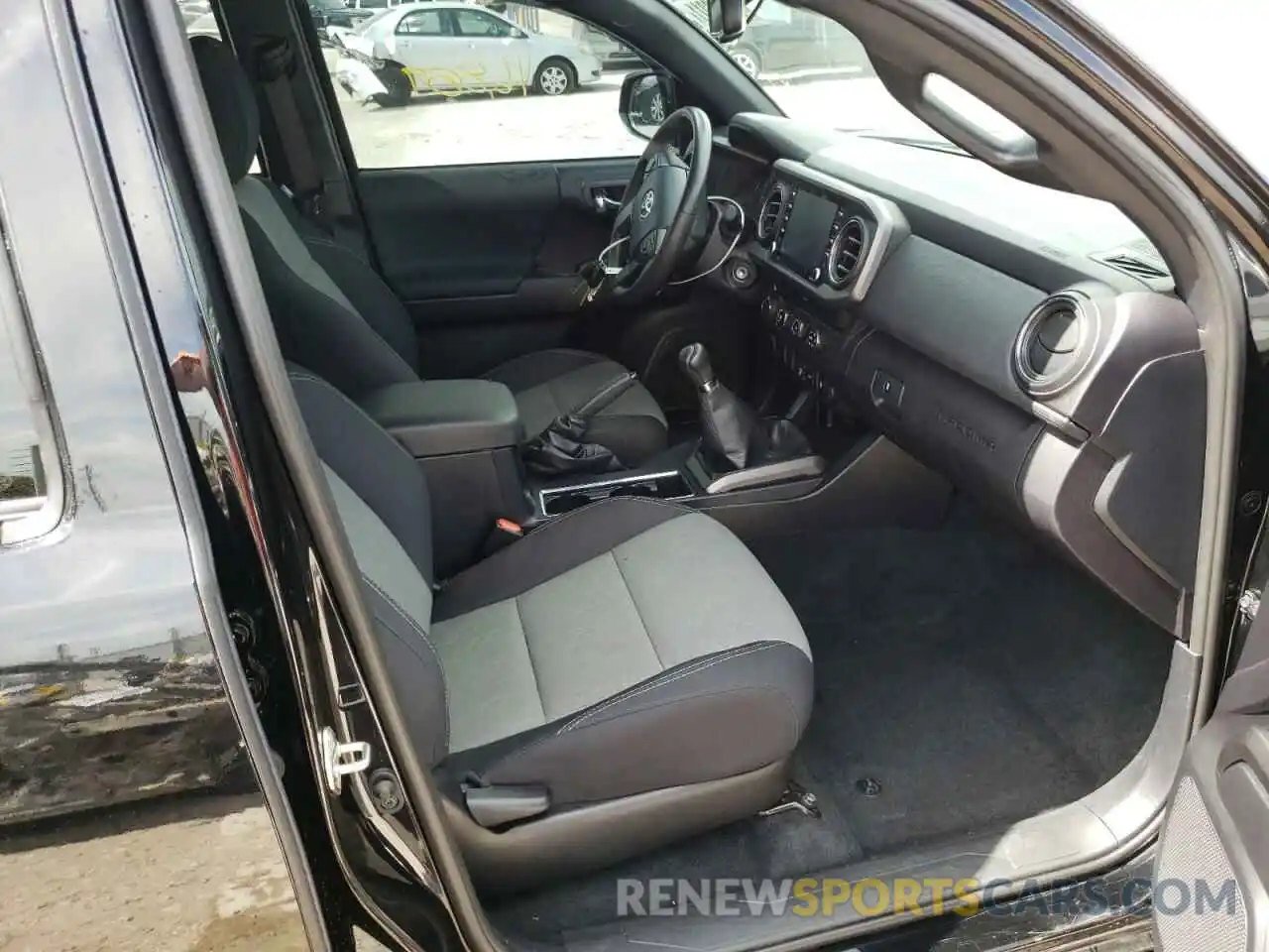 5 Photograph of a damaged car 5TFCZ5AN2LX221766 TOYOTA TACOMA 2020