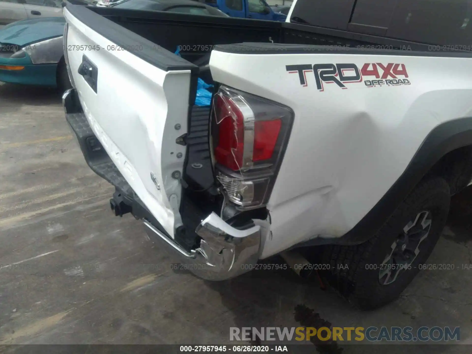 6 Photograph of a damaged car 5TFCZ5AN2LX222786 TOYOTA TACOMA 2020