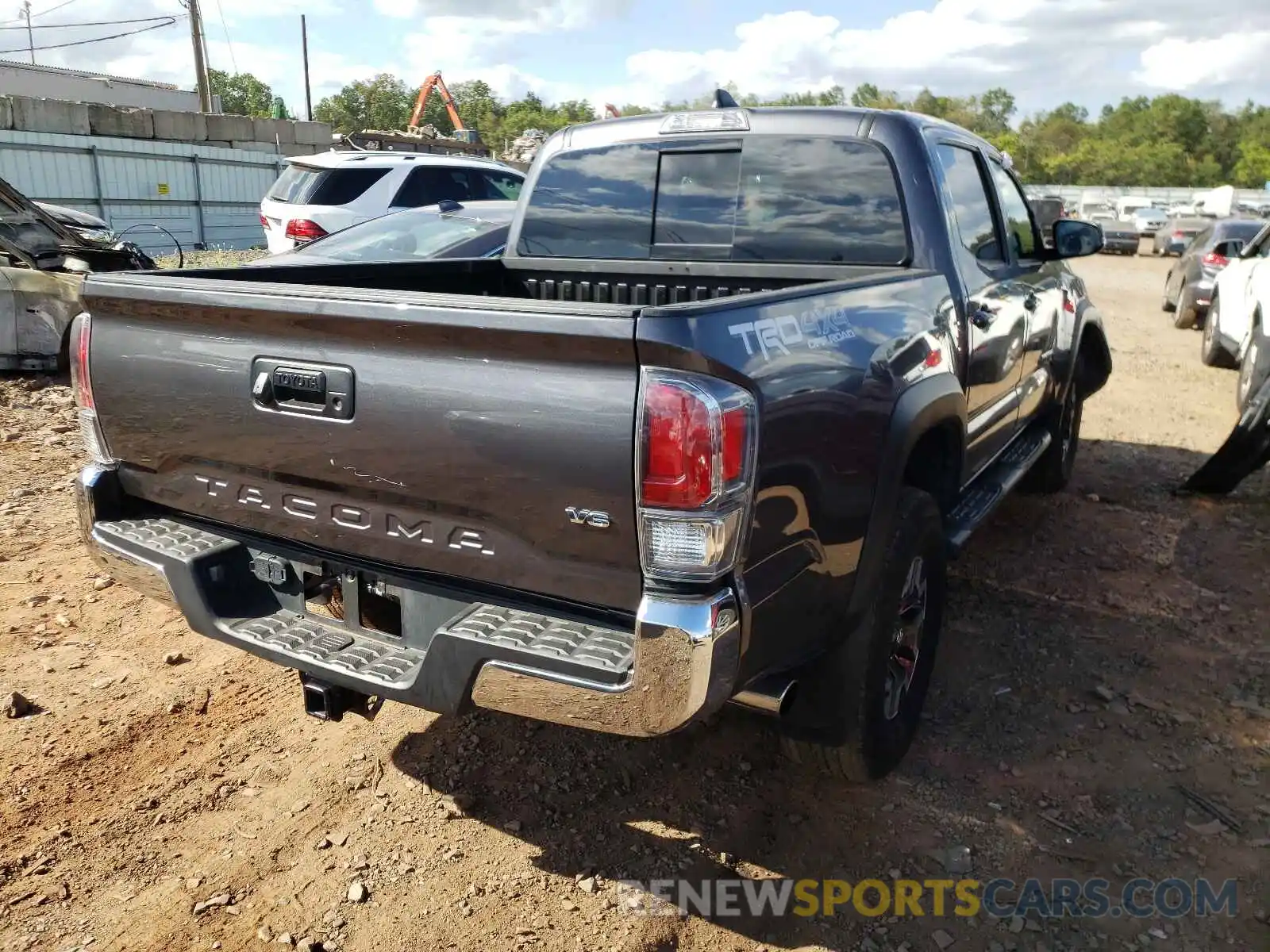 4 Photograph of a damaged car 5TFCZ5AN2LX222948 TOYOTA TACOMA 2020