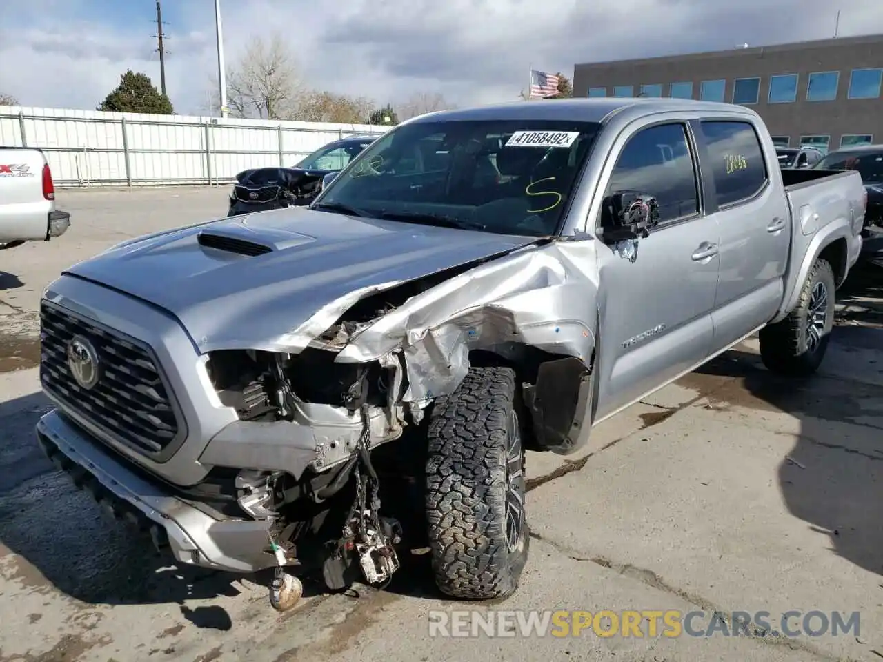 2 Photograph of a damaged car 5TFCZ5AN2LX223694 TOYOTA TACOMA 2020