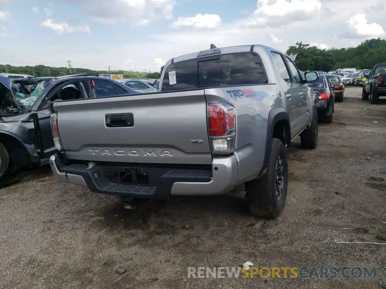 4 Фотография поврежденного автомобиля 5TFCZ5AN2LX226224 TOYOTA TACOMA 2020