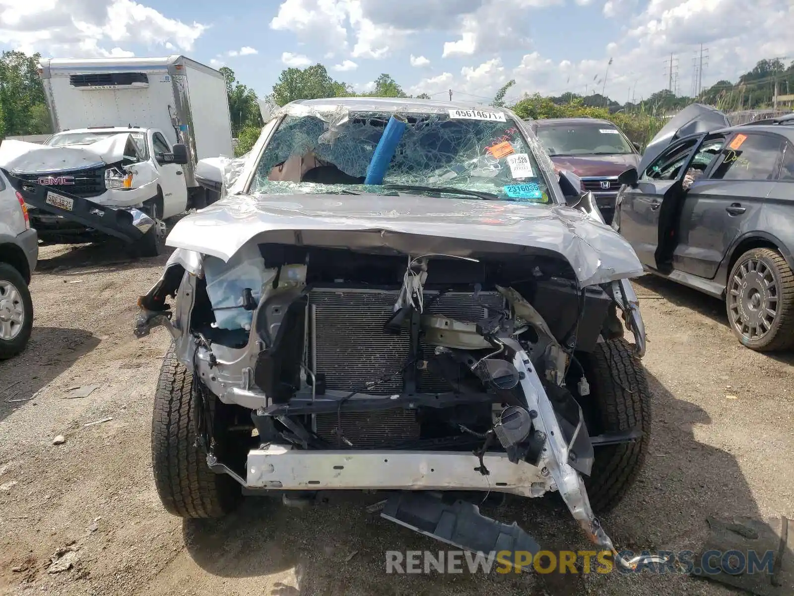 9 Photograph of a damaged car 5TFCZ5AN2LX226224 TOYOTA TACOMA 2020