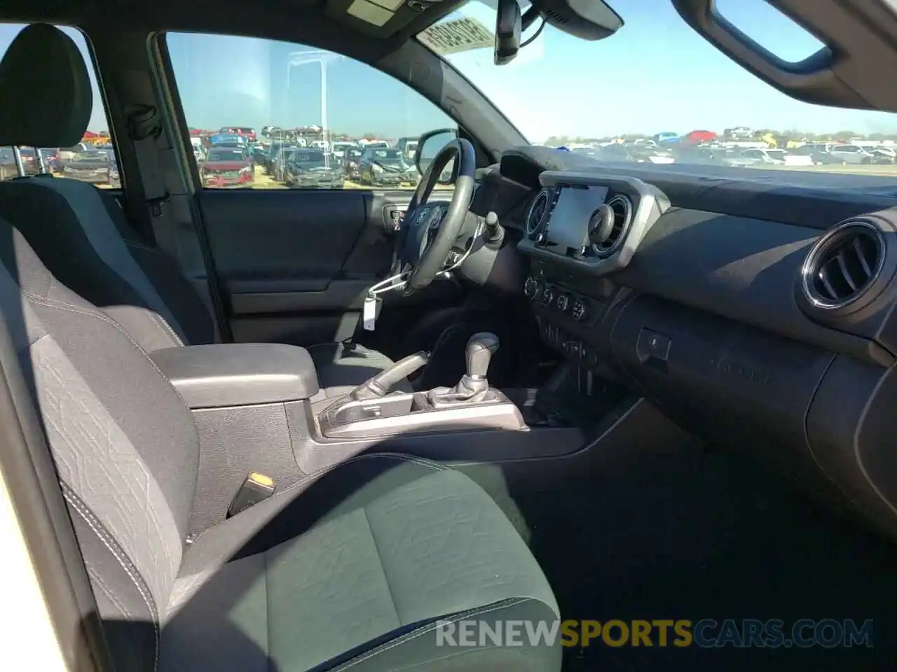 5 Photograph of a damaged car 5TFCZ5AN2LX229284 TOYOTA TACOMA 2020