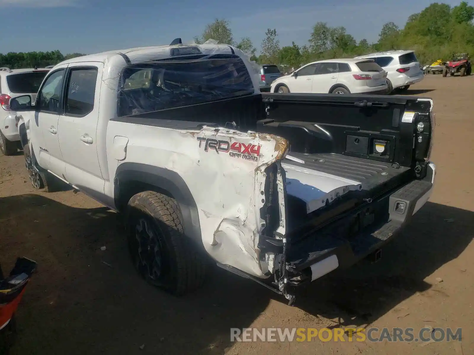 3 Photograph of a damaged car 5TFCZ5AN2LX229981 TOYOTA TACOMA 2020