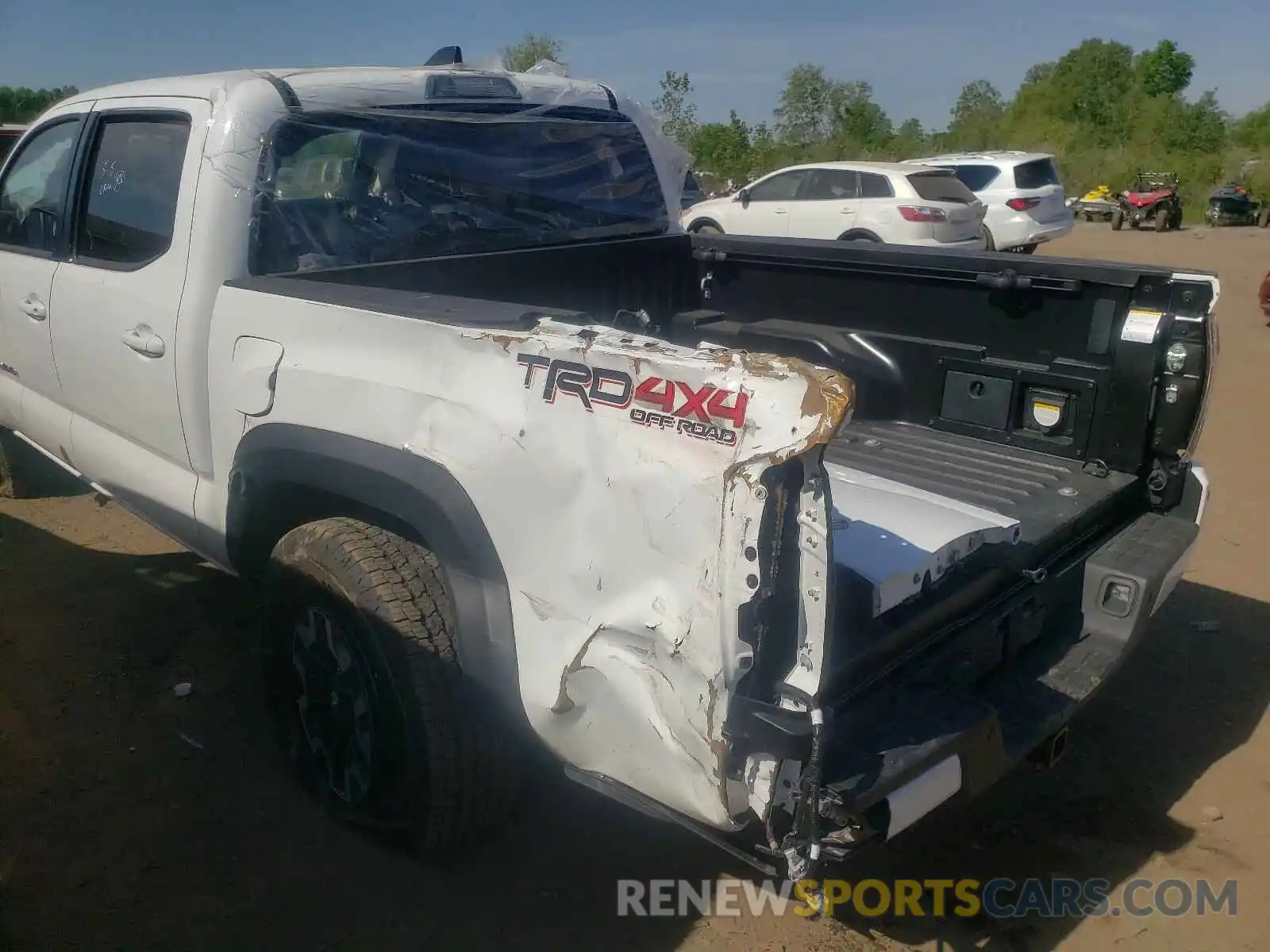 9 Photograph of a damaged car 5TFCZ5AN2LX229981 TOYOTA TACOMA 2020