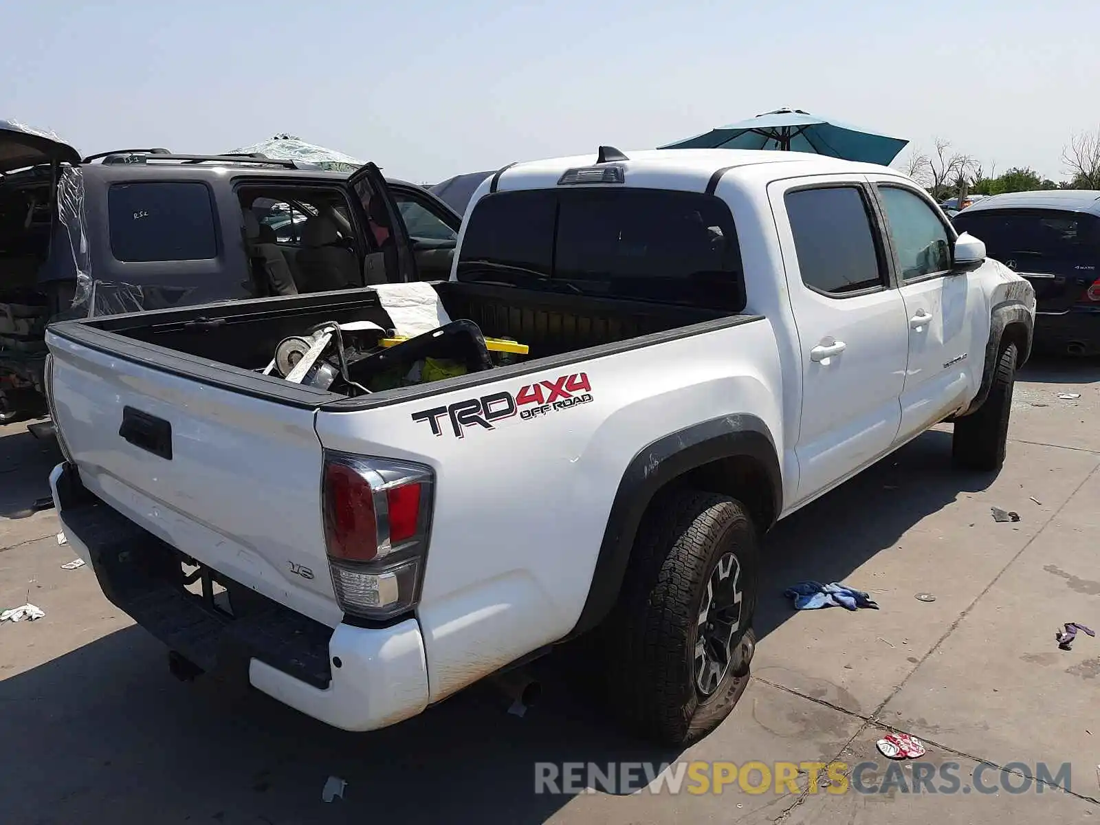 4 Фотография поврежденного автомобиля 5TFCZ5AN2LX230516 TOYOTA TACOMA 2020