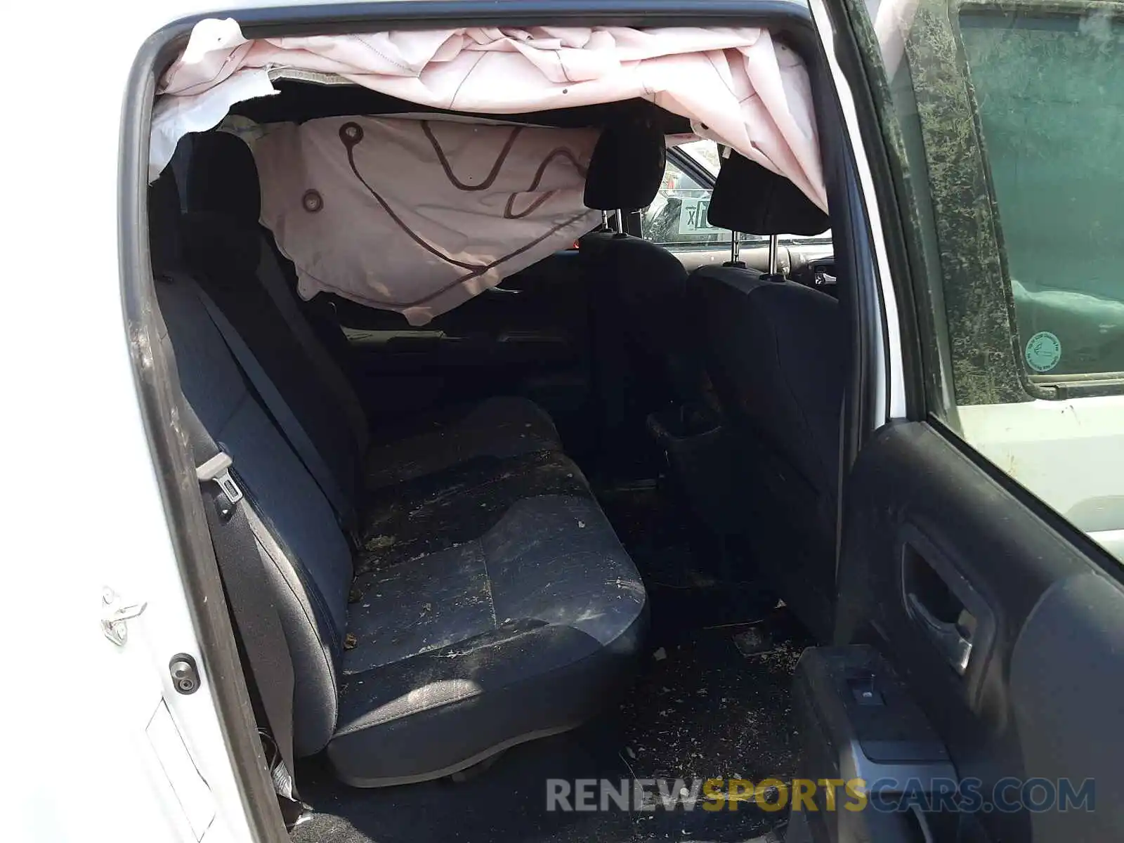 6 Photograph of a damaged car 5TFCZ5AN2LX230516 TOYOTA TACOMA 2020