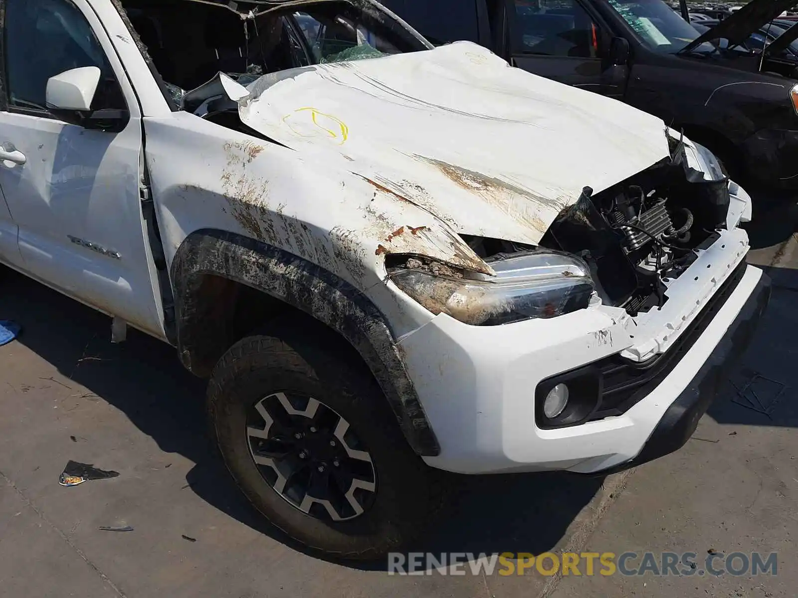 9 Photograph of a damaged car 5TFCZ5AN2LX230516 TOYOTA TACOMA 2020