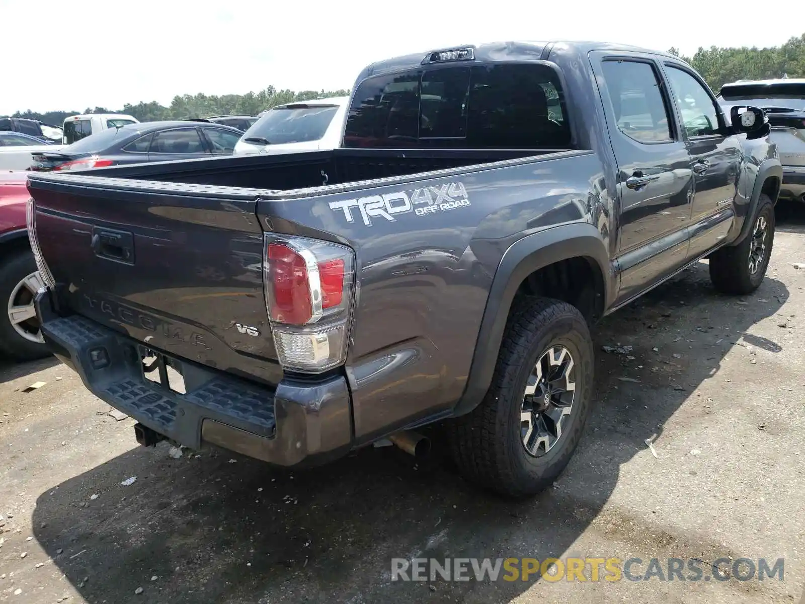 4 Photograph of a damaged car 5TFCZ5AN2LX231083 TOYOTA TACOMA 2020