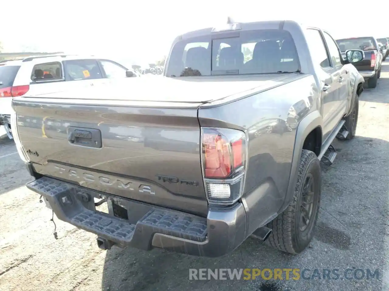 4 Photograph of a damaged car 5TFCZ5AN2LX231567 TOYOTA TACOMA 2020