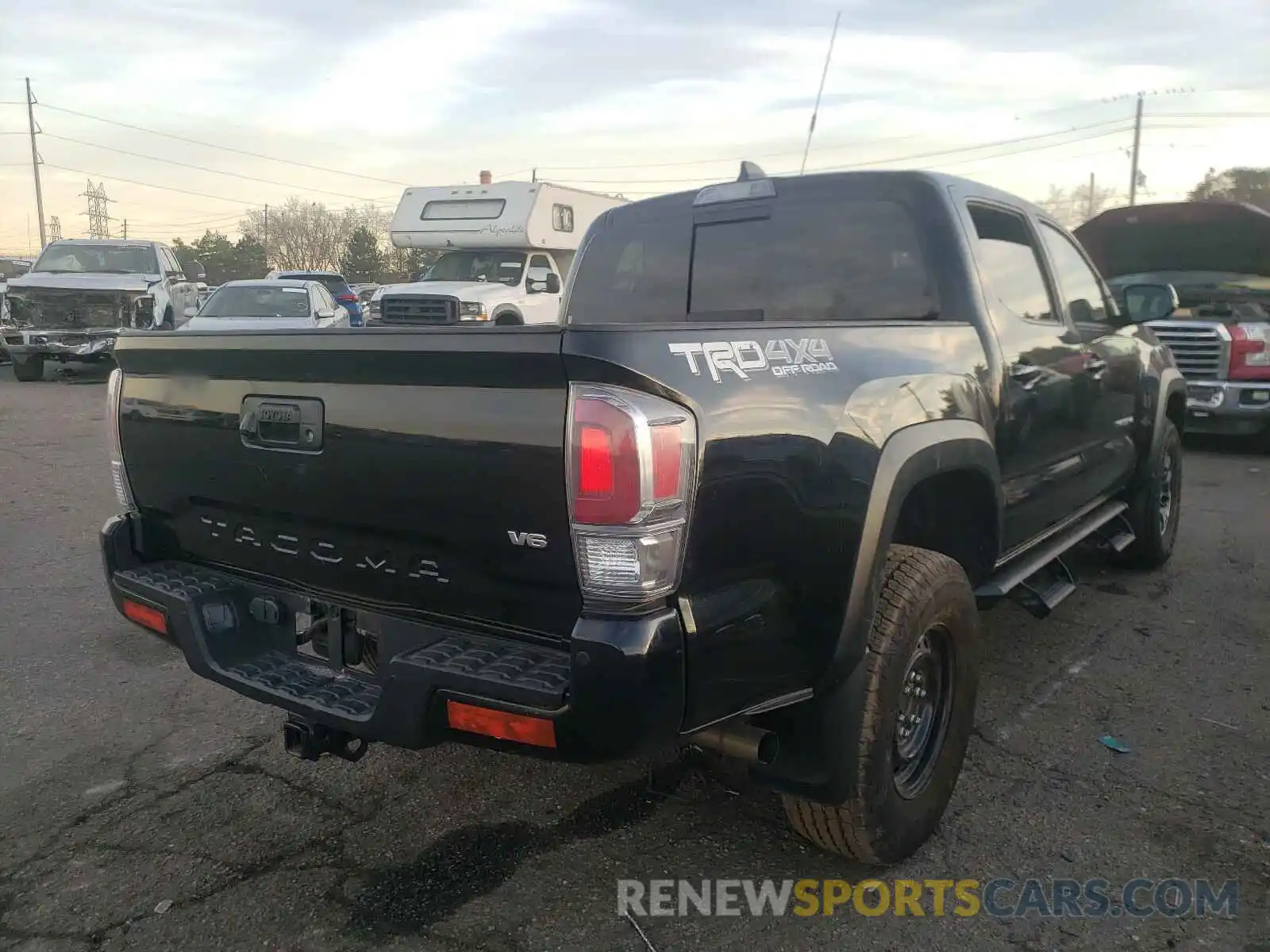 4 Photograph of a damaged car 5TFCZ5AN2LX232878 TOYOTA TACOMA 2020