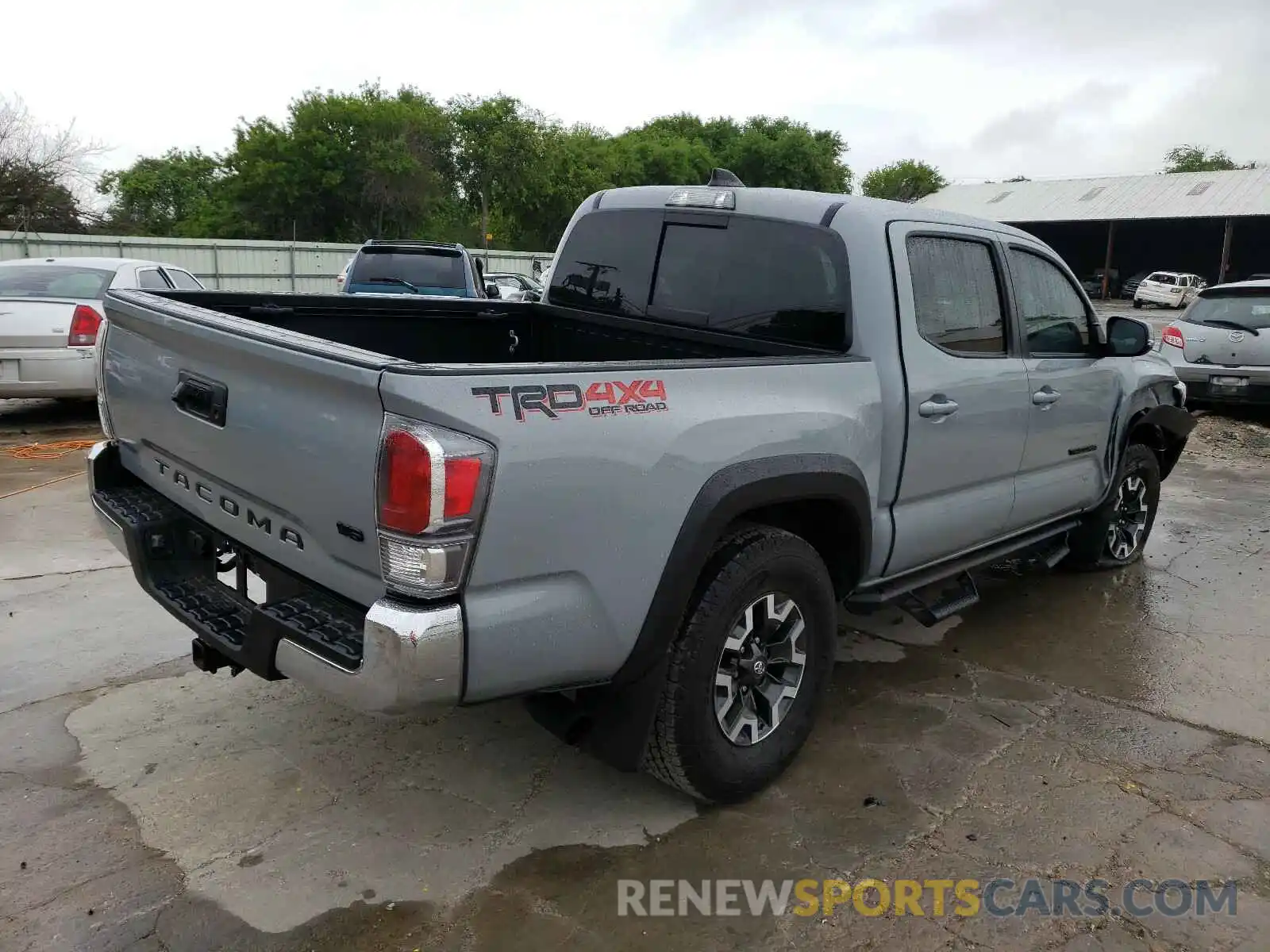 4 Photograph of a damaged car 5TFCZ5AN2LX233514 TOYOTA TACOMA 2020