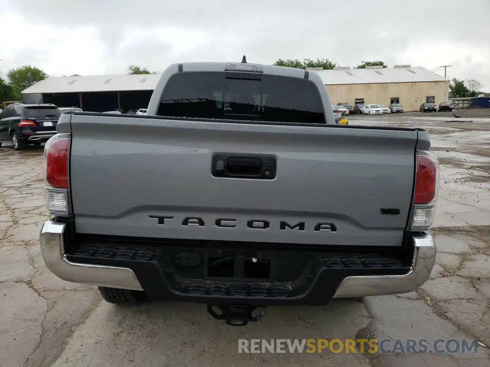 9 Photograph of a damaged car 5TFCZ5AN2LX233514 TOYOTA TACOMA 2020