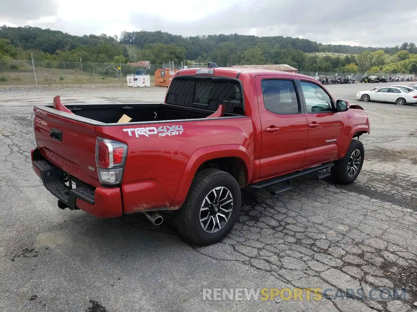 4 Photograph of a damaged car 5TFCZ5AN2LX235537 TOYOTA TACOMA 2020