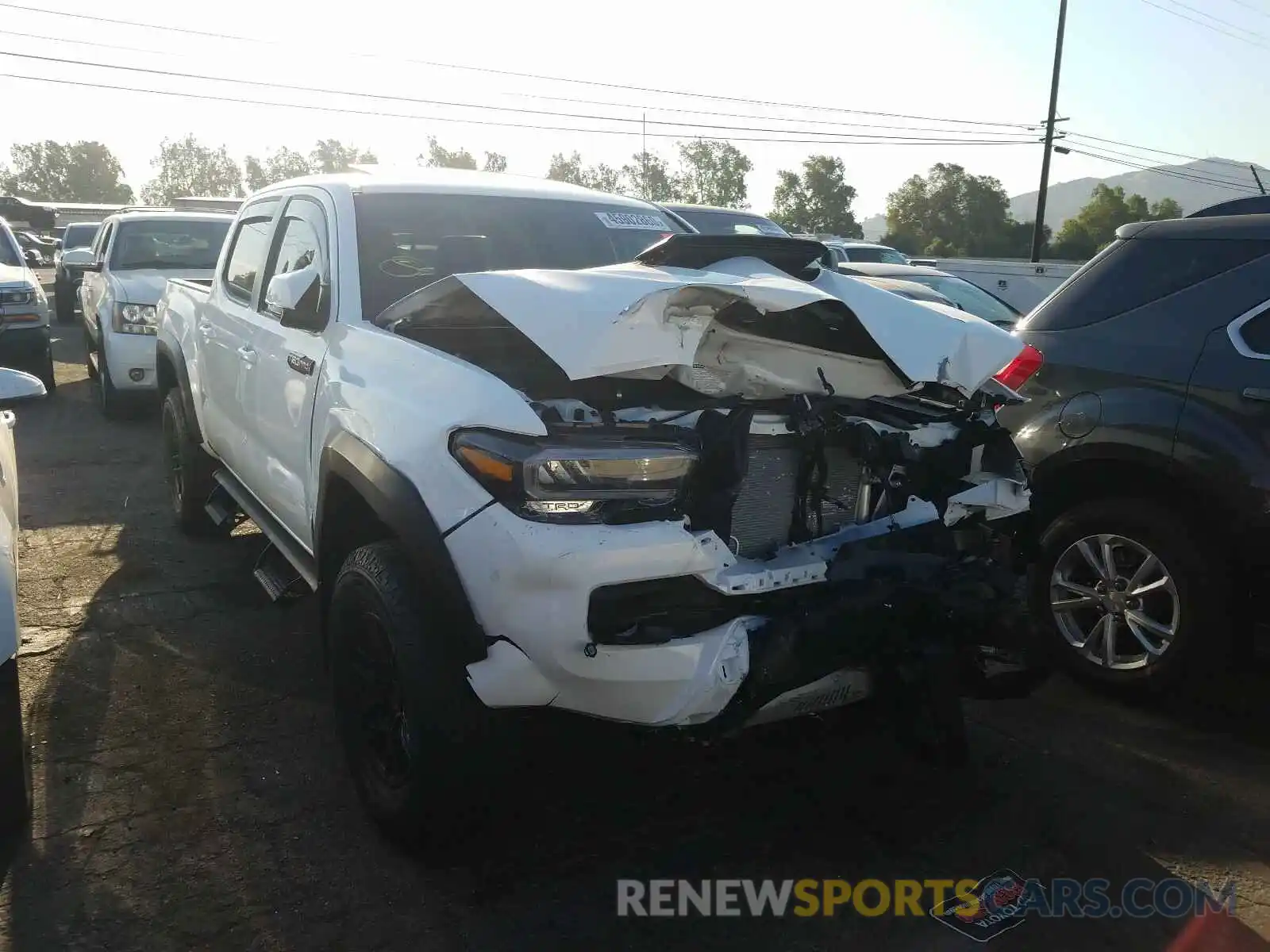 1 Photograph of a damaged car 5TFCZ5AN2LX237210 TOYOTA TACOMA 2020