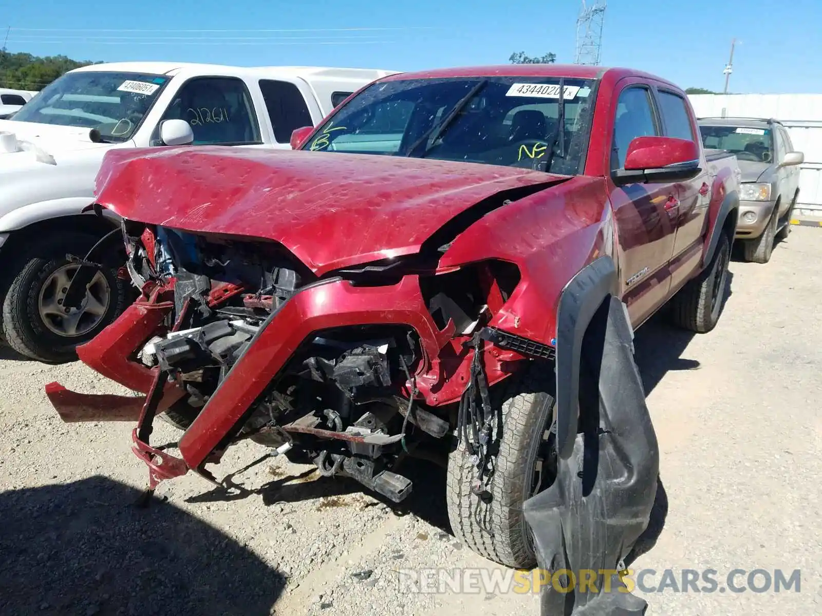 2 Фотография поврежденного автомобиля 5TFCZ5AN2LX237269 TOYOTA TACOMA 2020