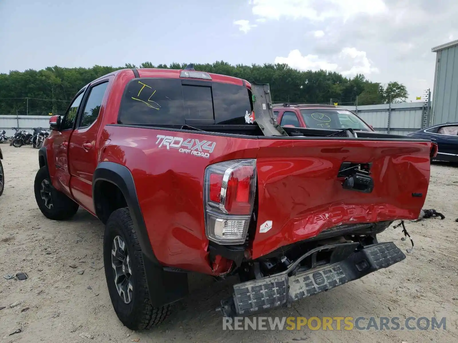 3 Photograph of a damaged car 5TFCZ5AN2LX241922 TOYOTA TACOMA 2020