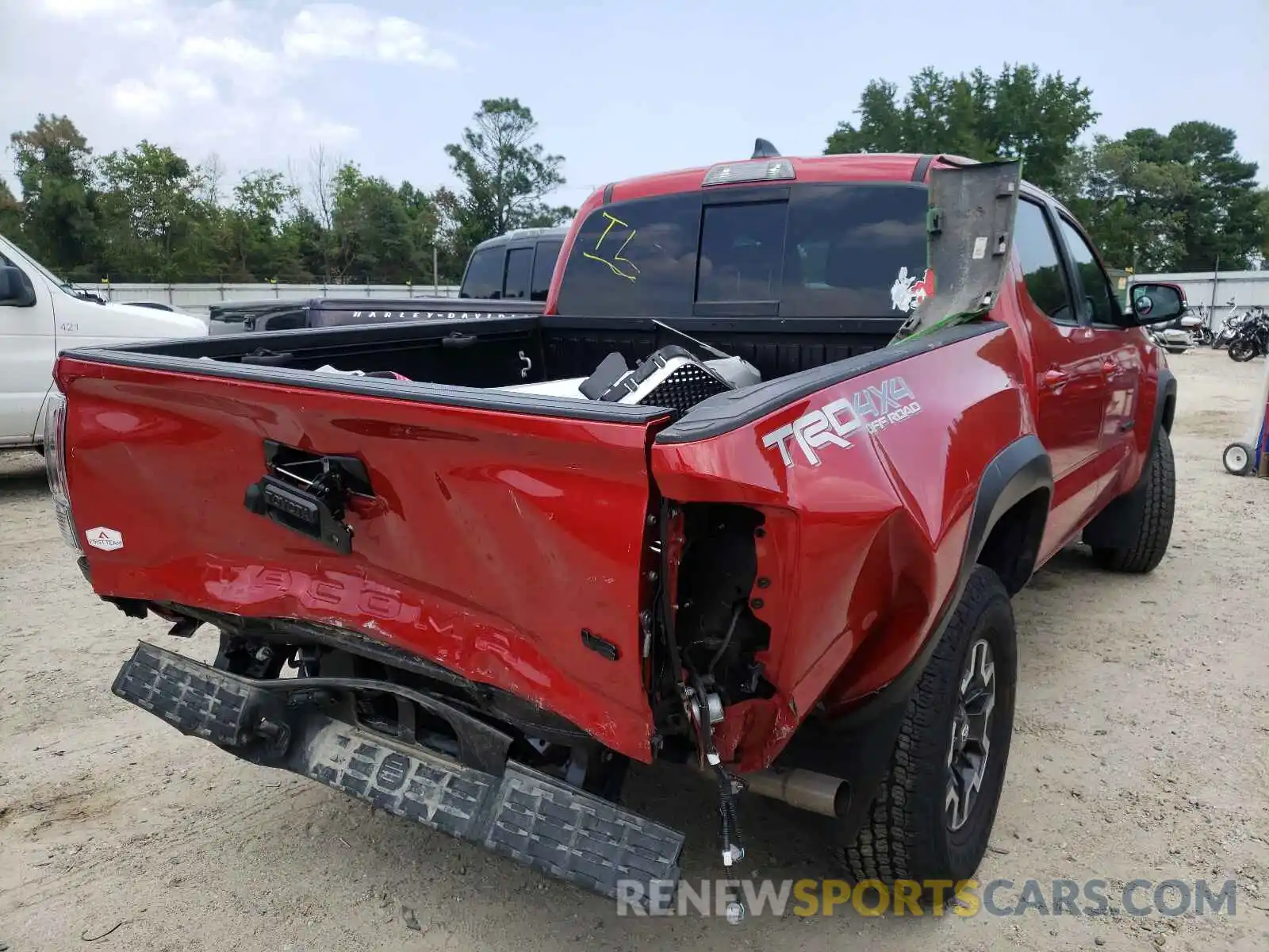 4 Photograph of a damaged car 5TFCZ5AN2LX241922 TOYOTA TACOMA 2020