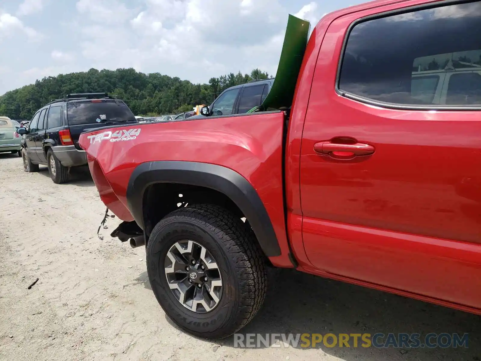 9 Photograph of a damaged car 5TFCZ5AN2LX241922 TOYOTA TACOMA 2020