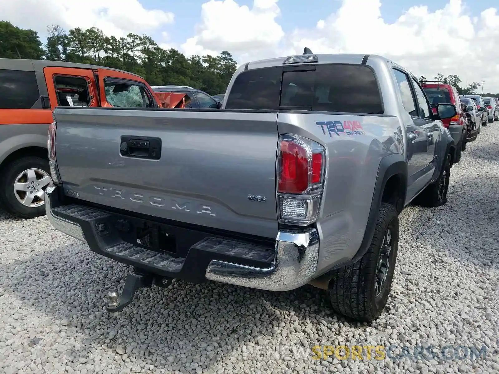 4 Photograph of a damaged car 5TFCZ5AN3LX221288 TOYOTA TACOMA 2020