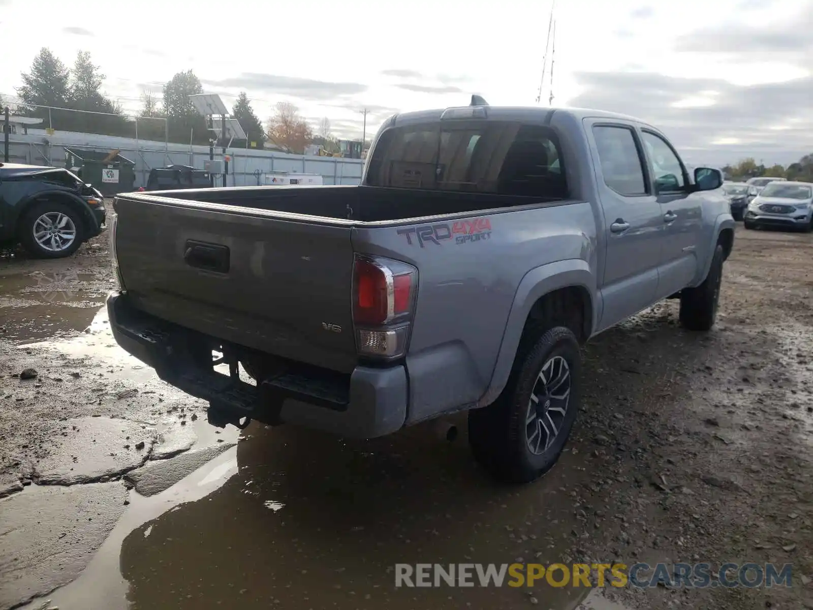 4 Photograph of a damaged car 5TFCZ5AN3LX224370 TOYOTA TACOMA 2020