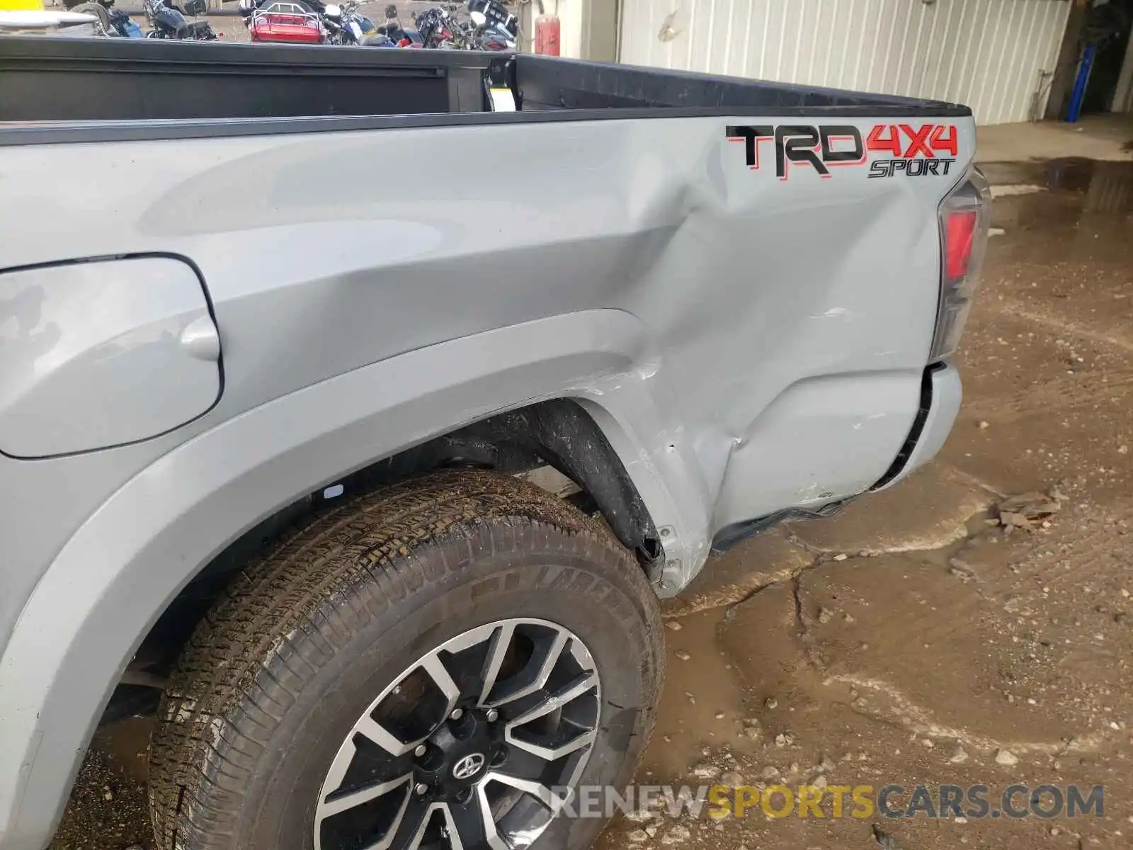 9 Photograph of a damaged car 5TFCZ5AN3LX224370 TOYOTA TACOMA 2020