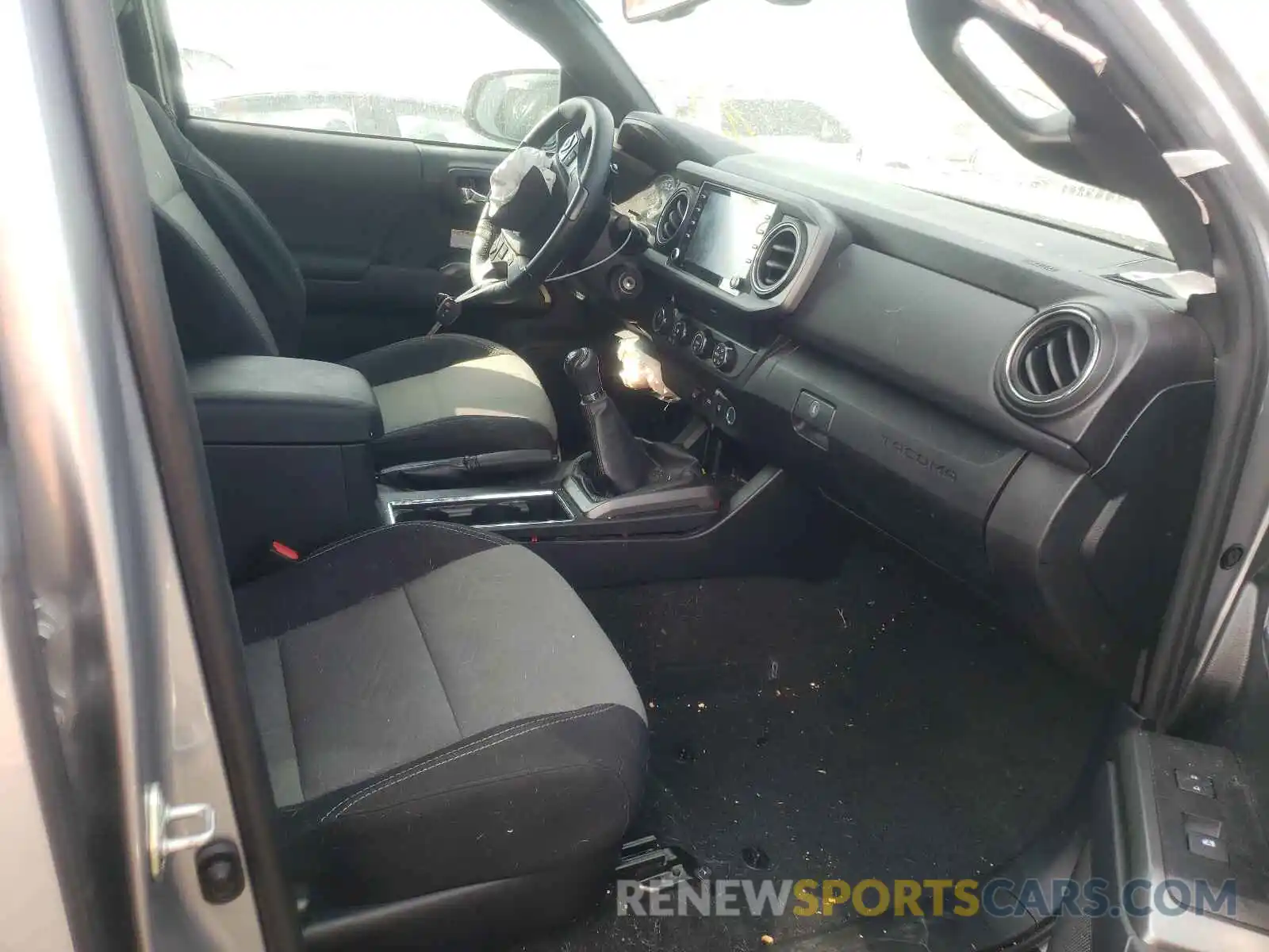 5 Photograph of a damaged car 5TFCZ5AN3LX225745 TOYOTA TACOMA 2020