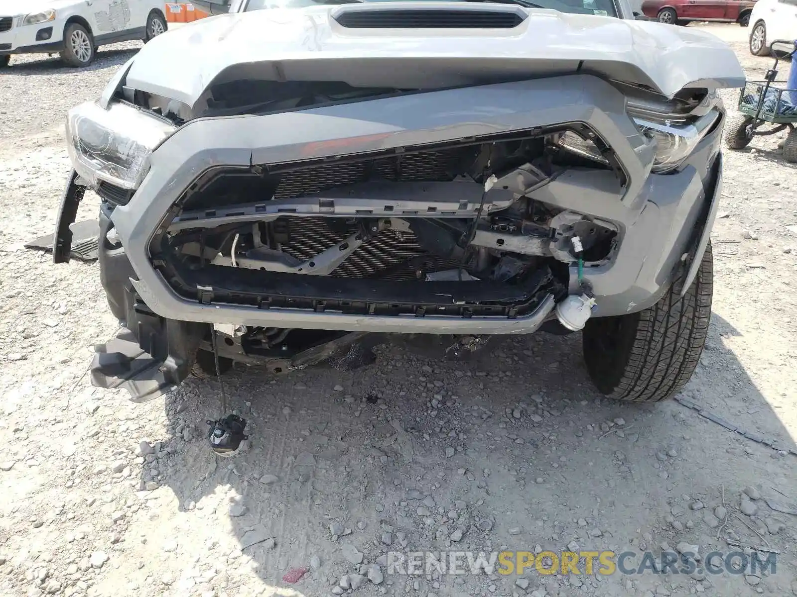 9 Photograph of a damaged car 5TFCZ5AN3LX226135 TOYOTA TACOMA 2020