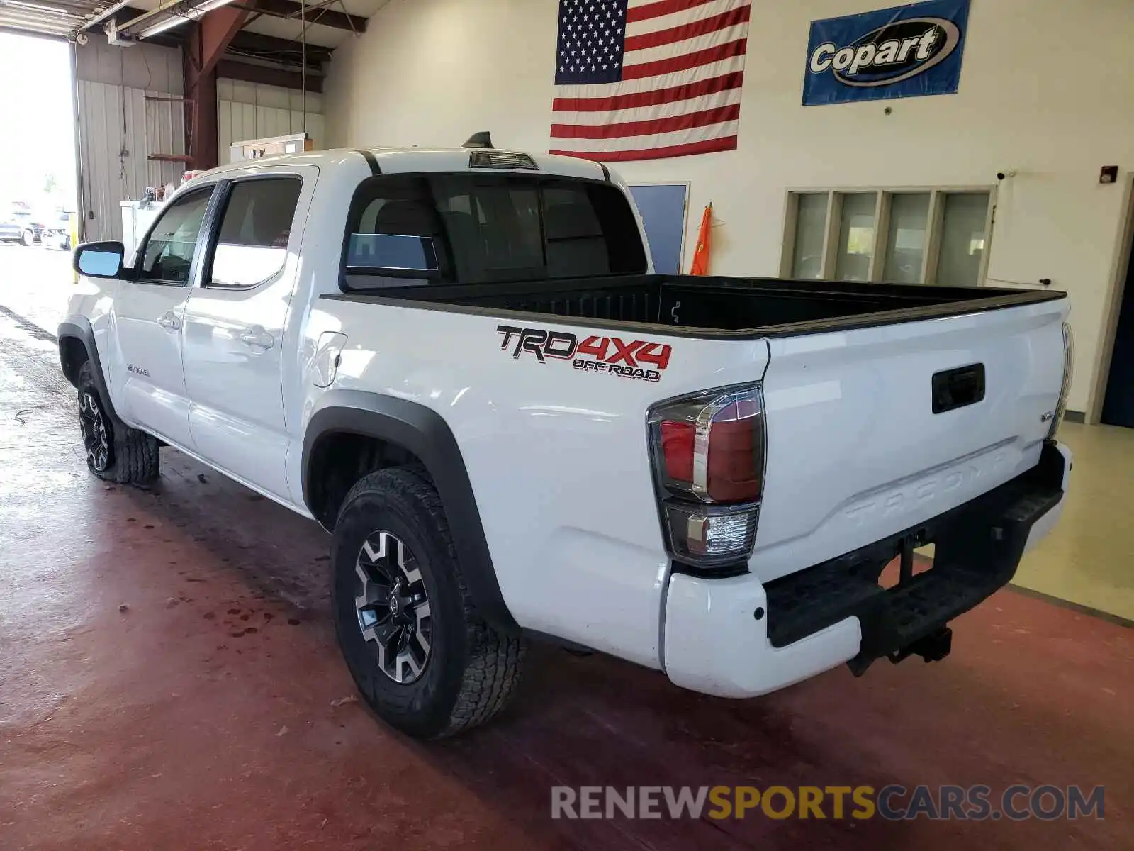 3 Photograph of a damaged car 5TFCZ5AN3LX226524 TOYOTA TACOMA 2020