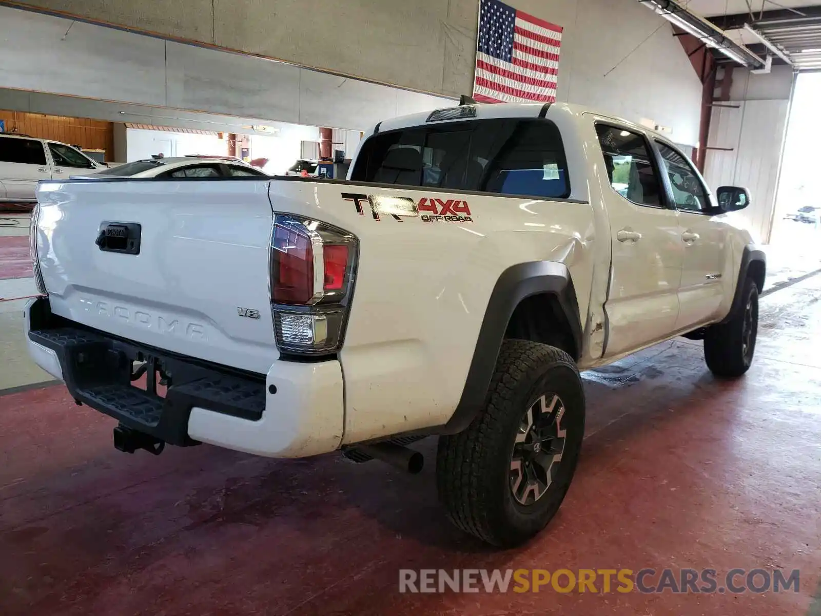 4 Photograph of a damaged car 5TFCZ5AN3LX226524 TOYOTA TACOMA 2020