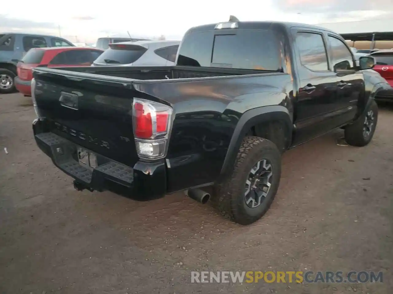 4 Photograph of a damaged car 5TFCZ5AN3LX229066 TOYOTA TACOMA 2020