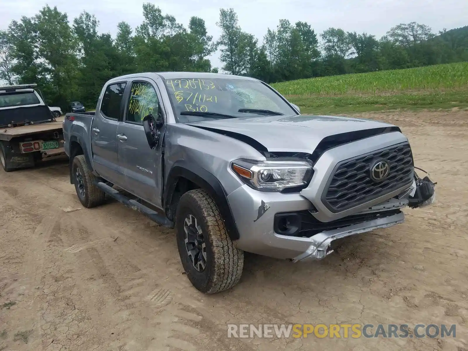 1 Photograph of a damaged car 5TFCZ5AN3LX229701 TOYOTA TACOMA 2020