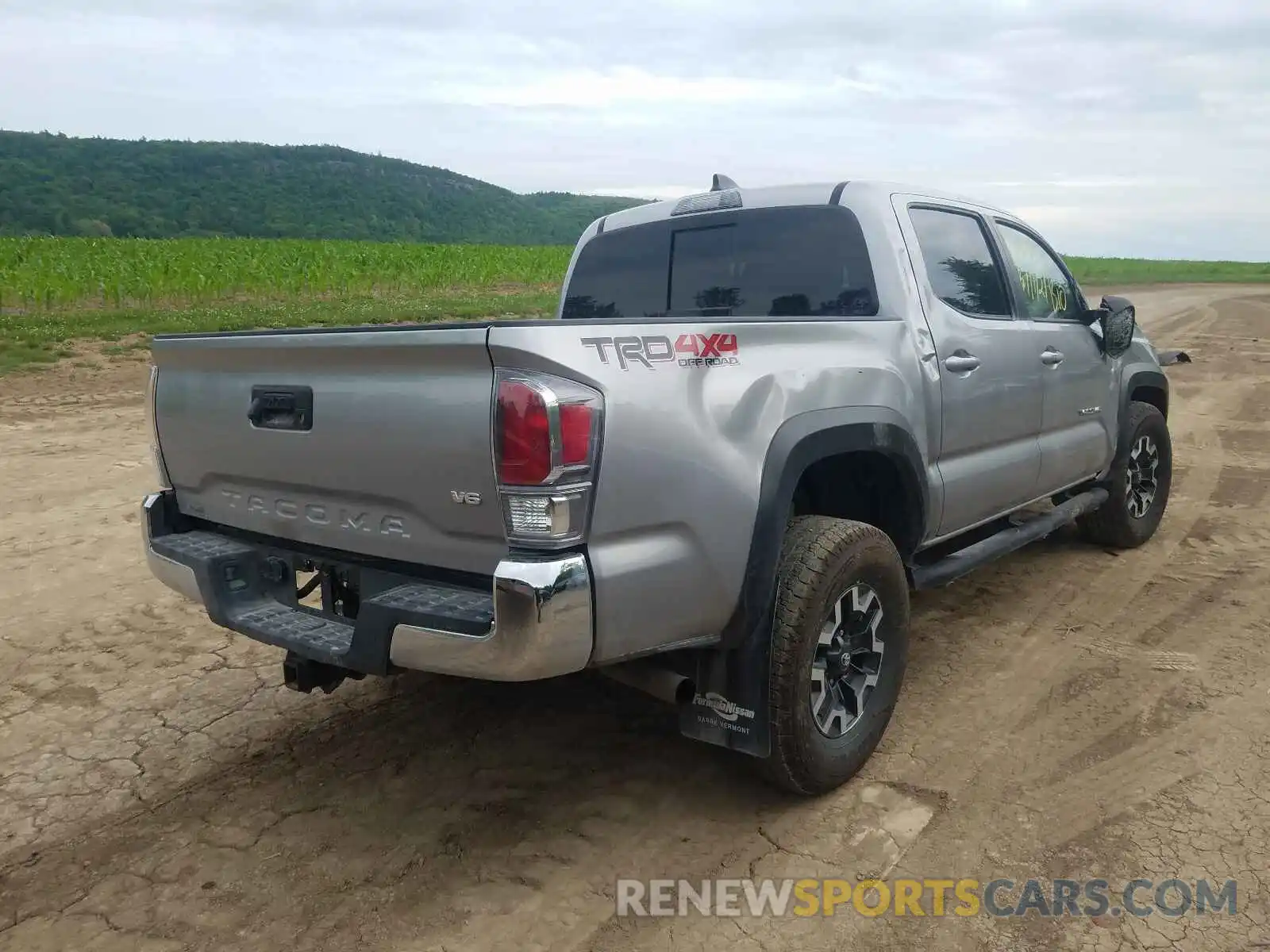 4 Photograph of a damaged car 5TFCZ5AN3LX229701 TOYOTA TACOMA 2020