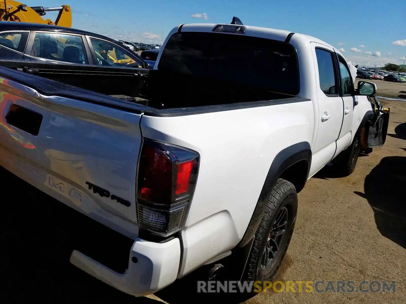 4 Photograph of a damaged car 5TFCZ5AN3LX229780 TOYOTA TACOMA 2020