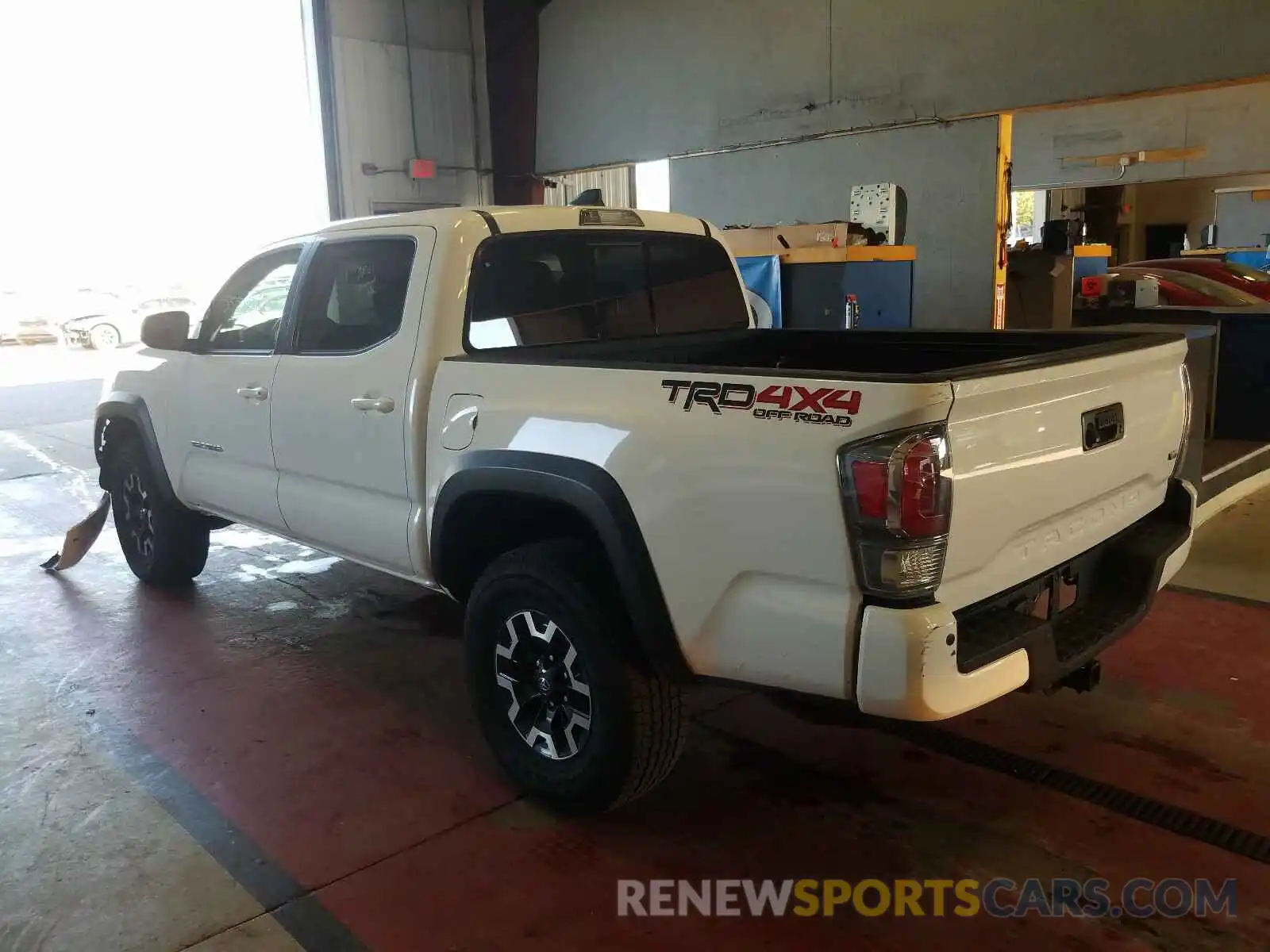 3 Photograph of a damaged car 5TFCZ5AN3LX230282 TOYOTA TACOMA 2020