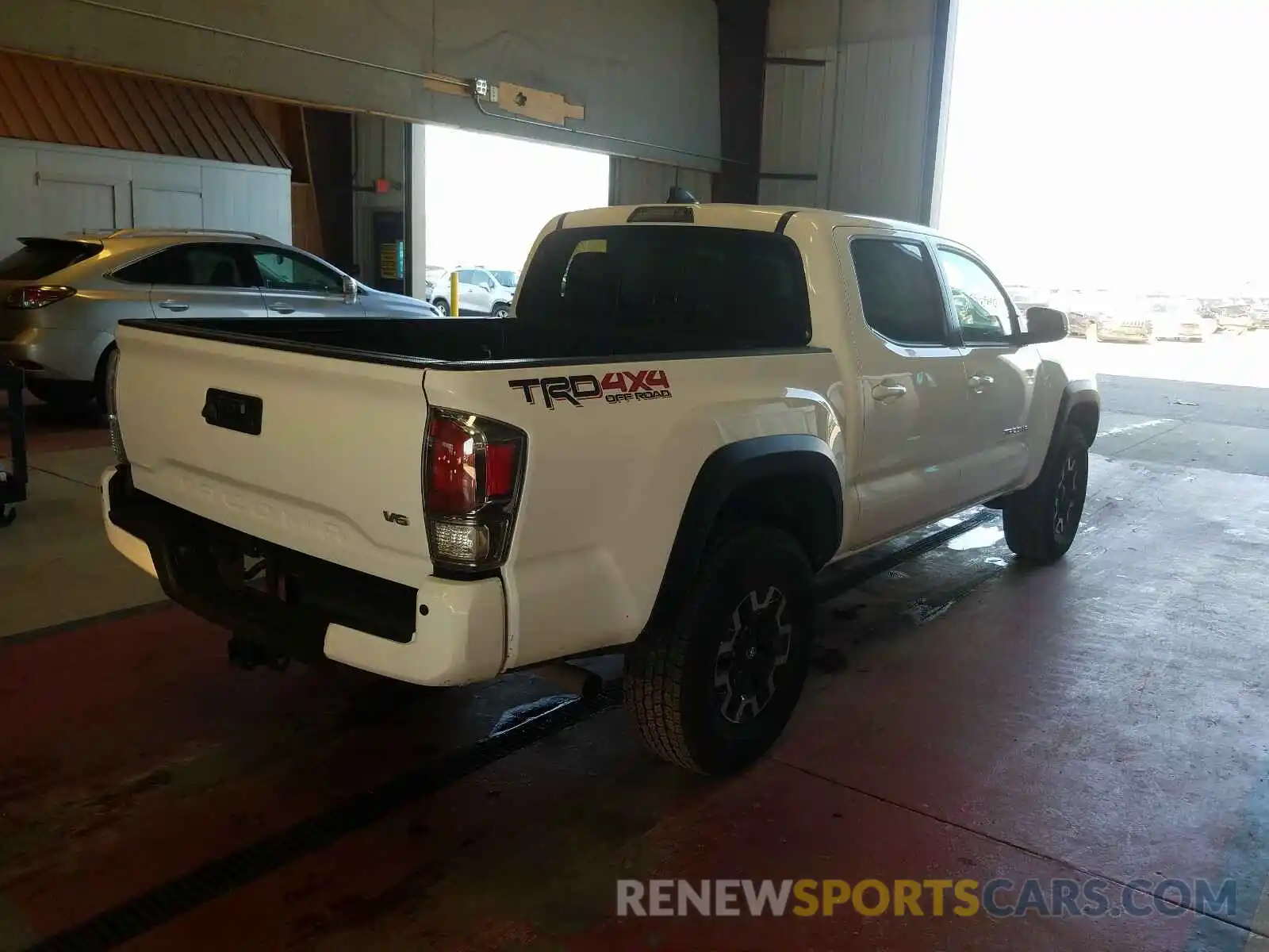 4 Photograph of a damaged car 5TFCZ5AN3LX230282 TOYOTA TACOMA 2020