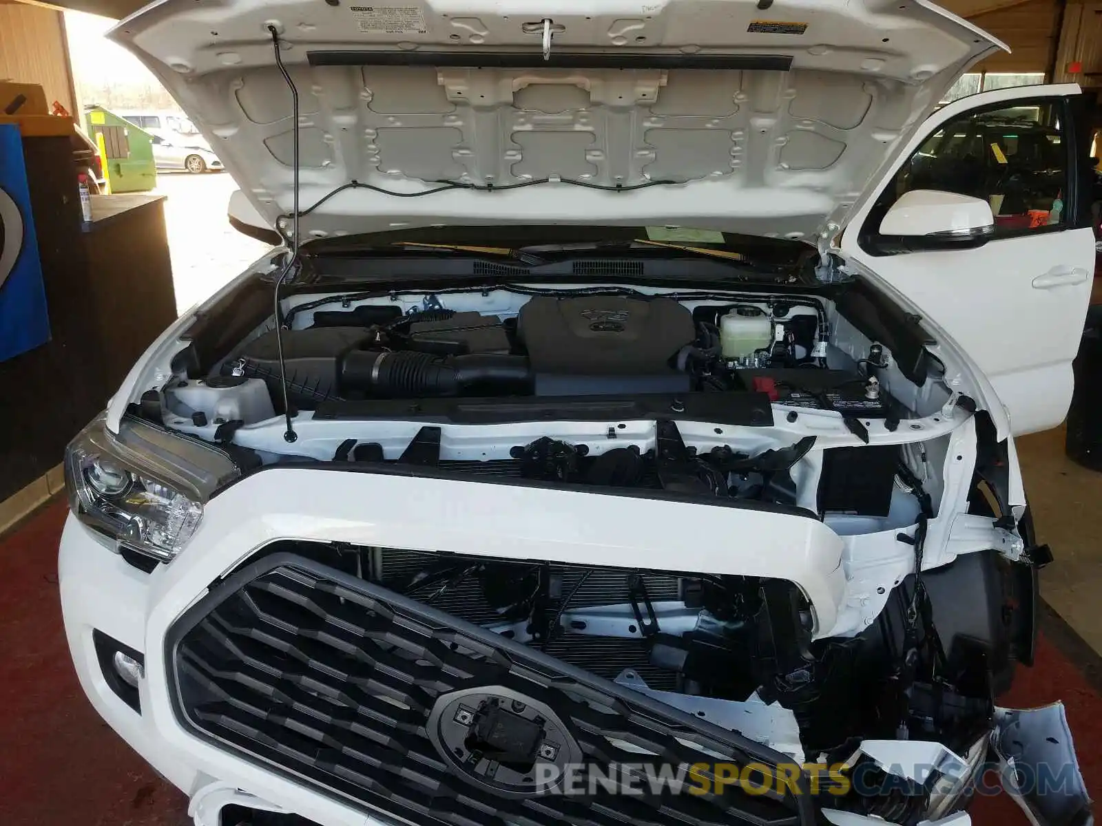 7 Photograph of a damaged car 5TFCZ5AN3LX230282 TOYOTA TACOMA 2020