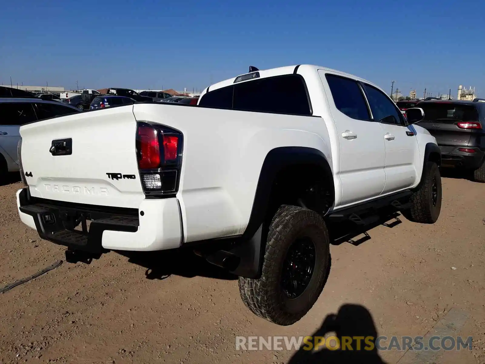 4 Photograph of a damaged car 5TFCZ5AN3LX231674 TOYOTA TACOMA 2020