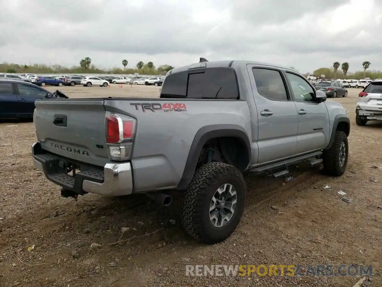 4 Photograph of a damaged car 5TFCZ5AN3LX232713 TOYOTA TACOMA 2020