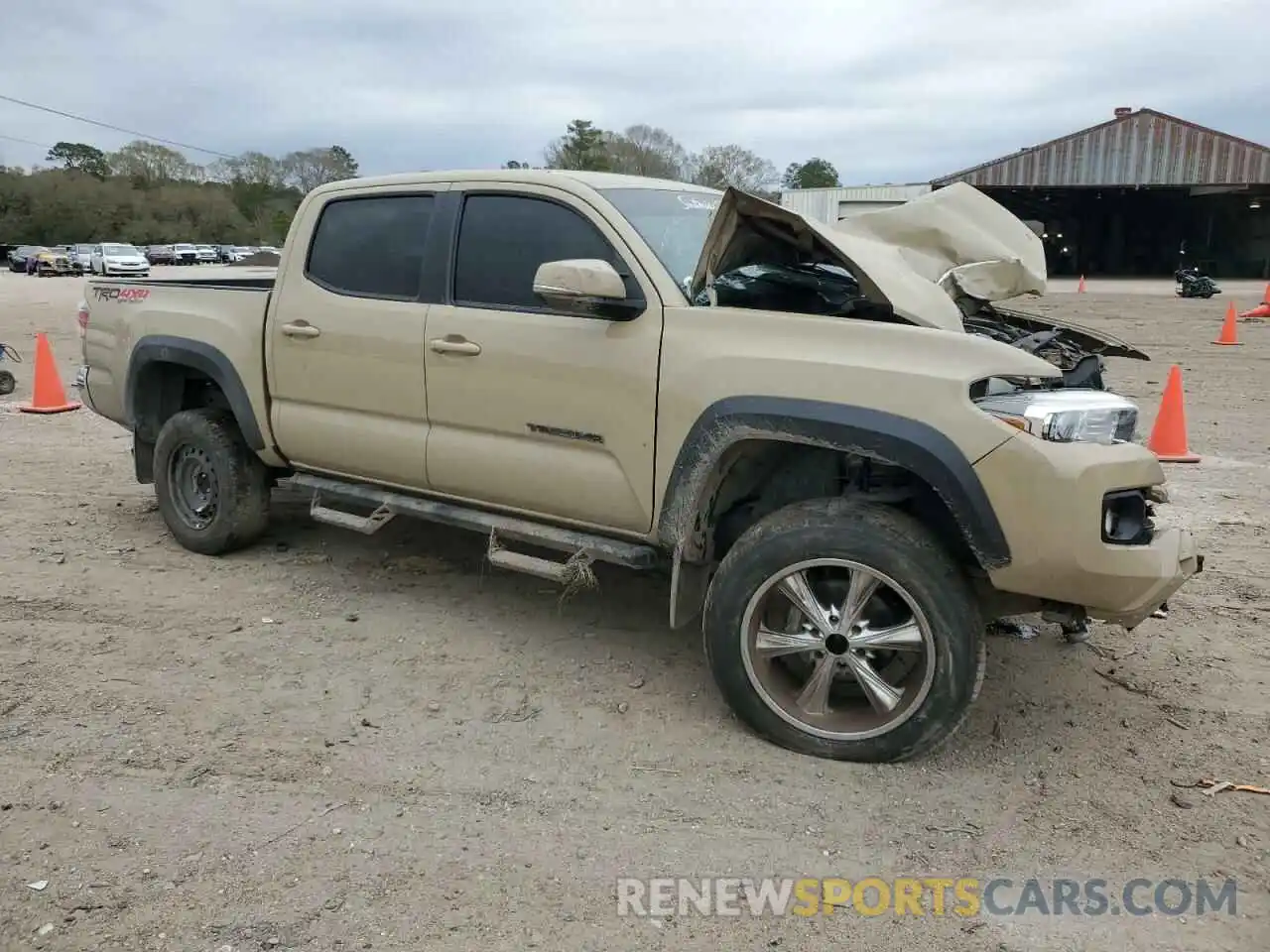 4 Фотография поврежденного автомобиля 5TFCZ5AN3LX233439 TOYOTA TACOMA 2020