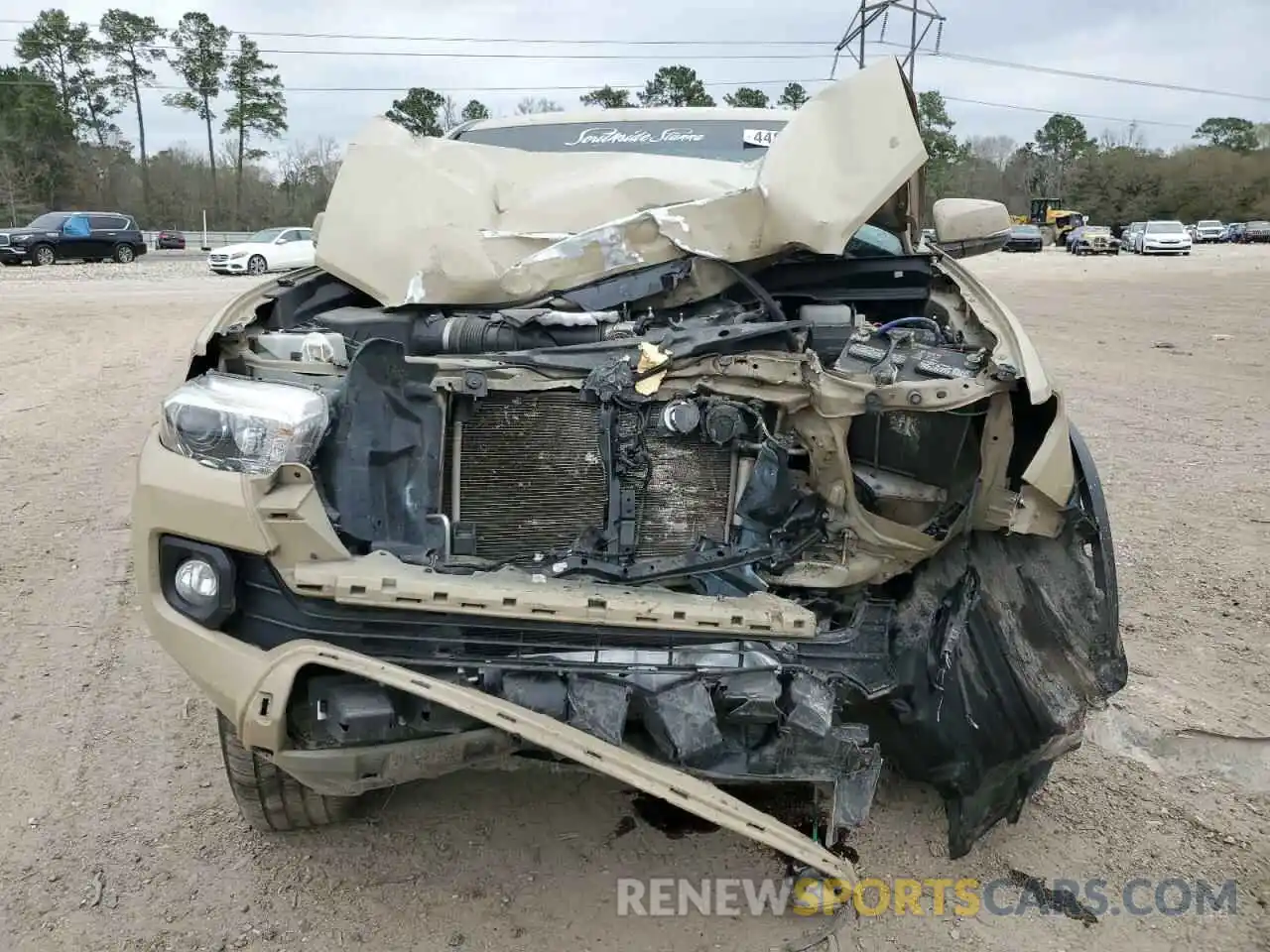 5 Photograph of a damaged car 5TFCZ5AN3LX233439 TOYOTA TACOMA 2020