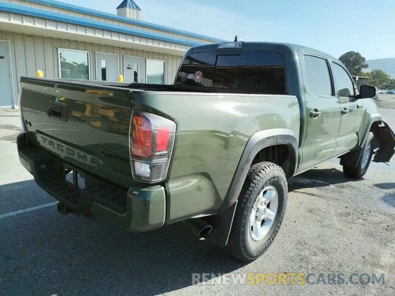 4 Photograph of a damaged car 5TFCZ5AN4LX214415 TOYOTA TACOMA 2020