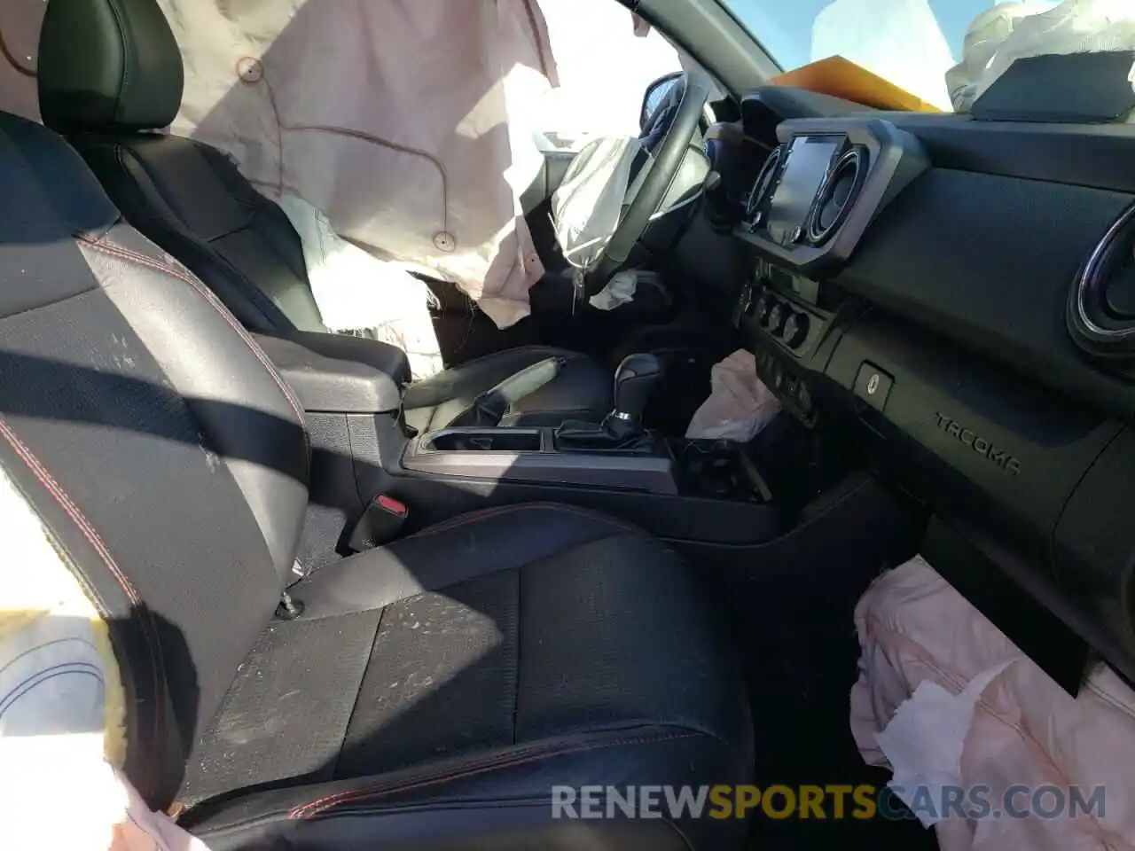 5 Photograph of a damaged car 5TFCZ5AN4LX219274 TOYOTA TACOMA 2020