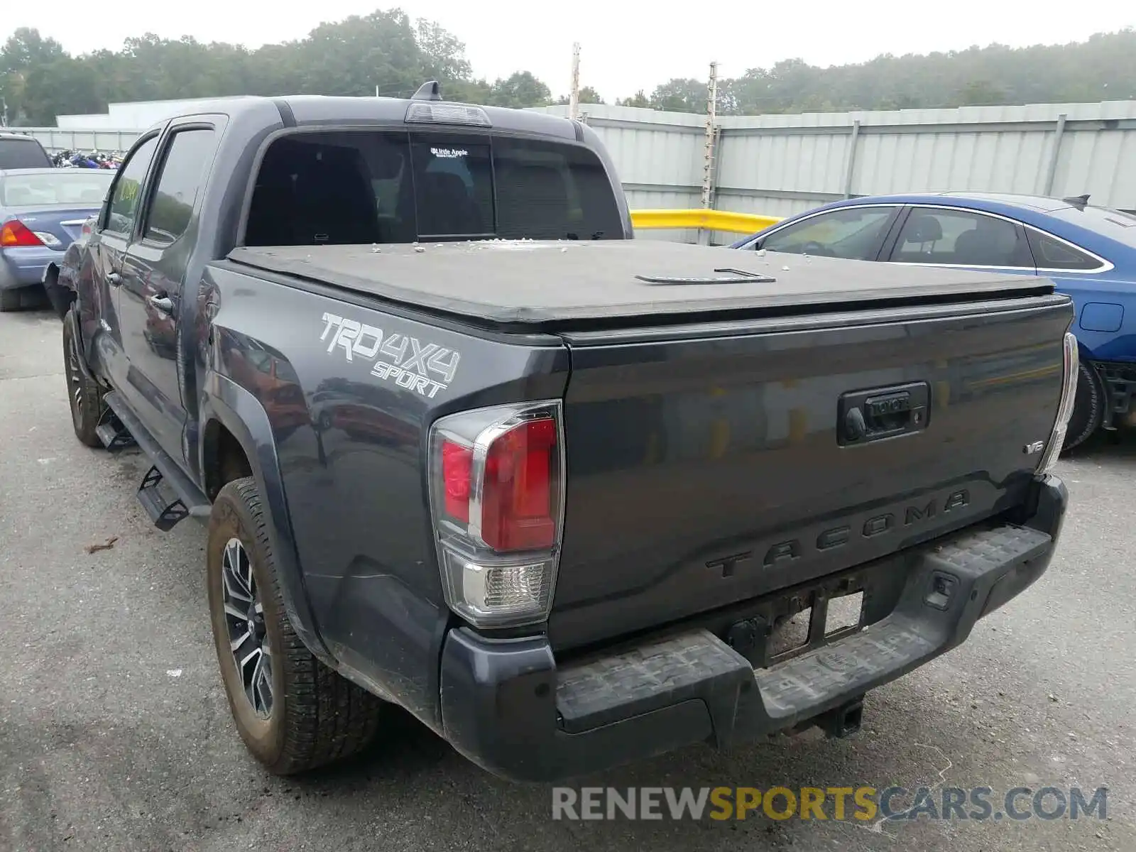 3 Photograph of a damaged car 5TFCZ5AN4LX225253 TOYOTA TACOMA 2020