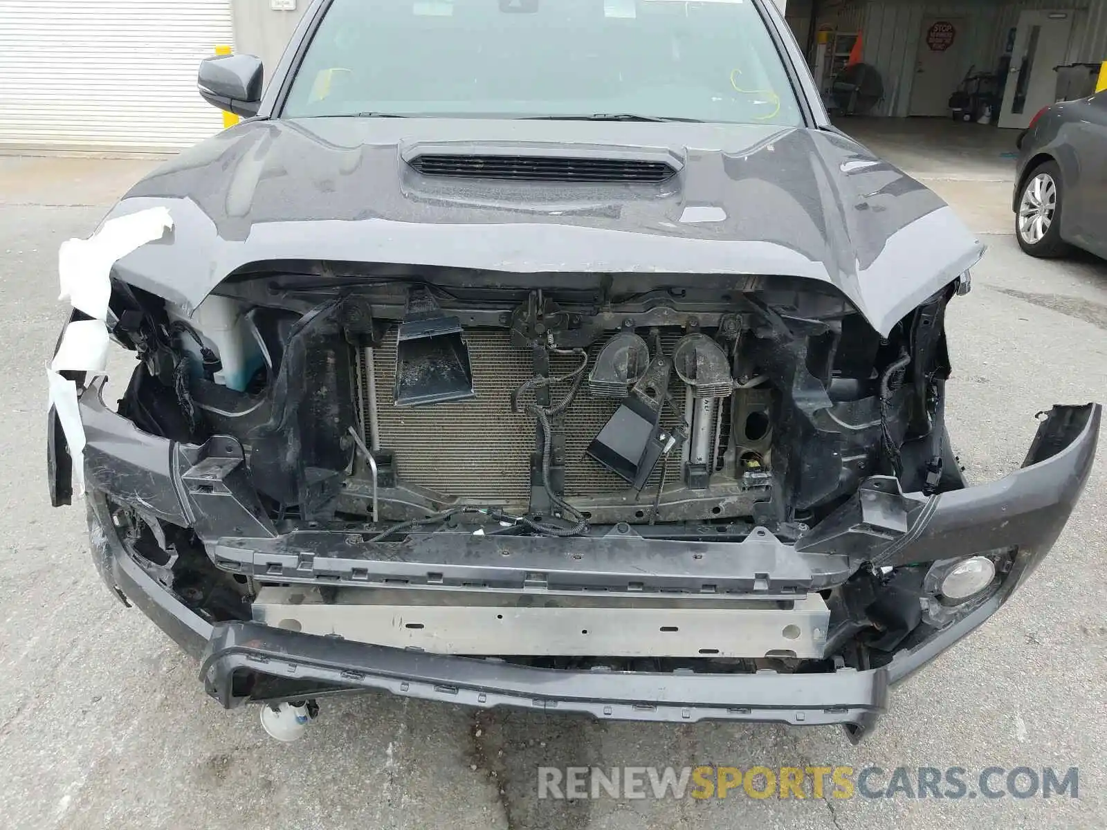 9 Photograph of a damaged car 5TFCZ5AN4LX225253 TOYOTA TACOMA 2020