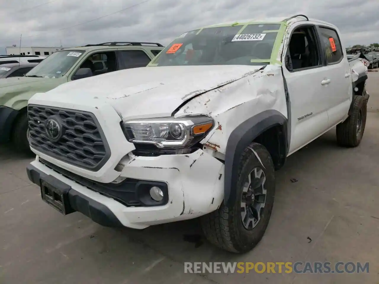 2 Photograph of a damaged car 5TFCZ5AN4LX229612 TOYOTA TACOMA 2020