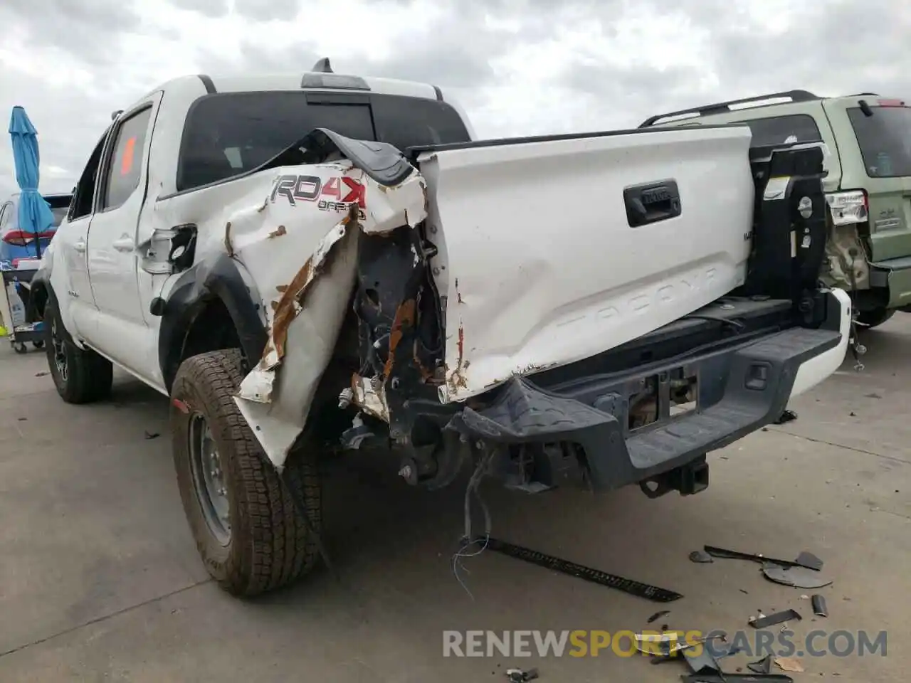 3 Photograph of a damaged car 5TFCZ5AN4LX229612 TOYOTA TACOMA 2020