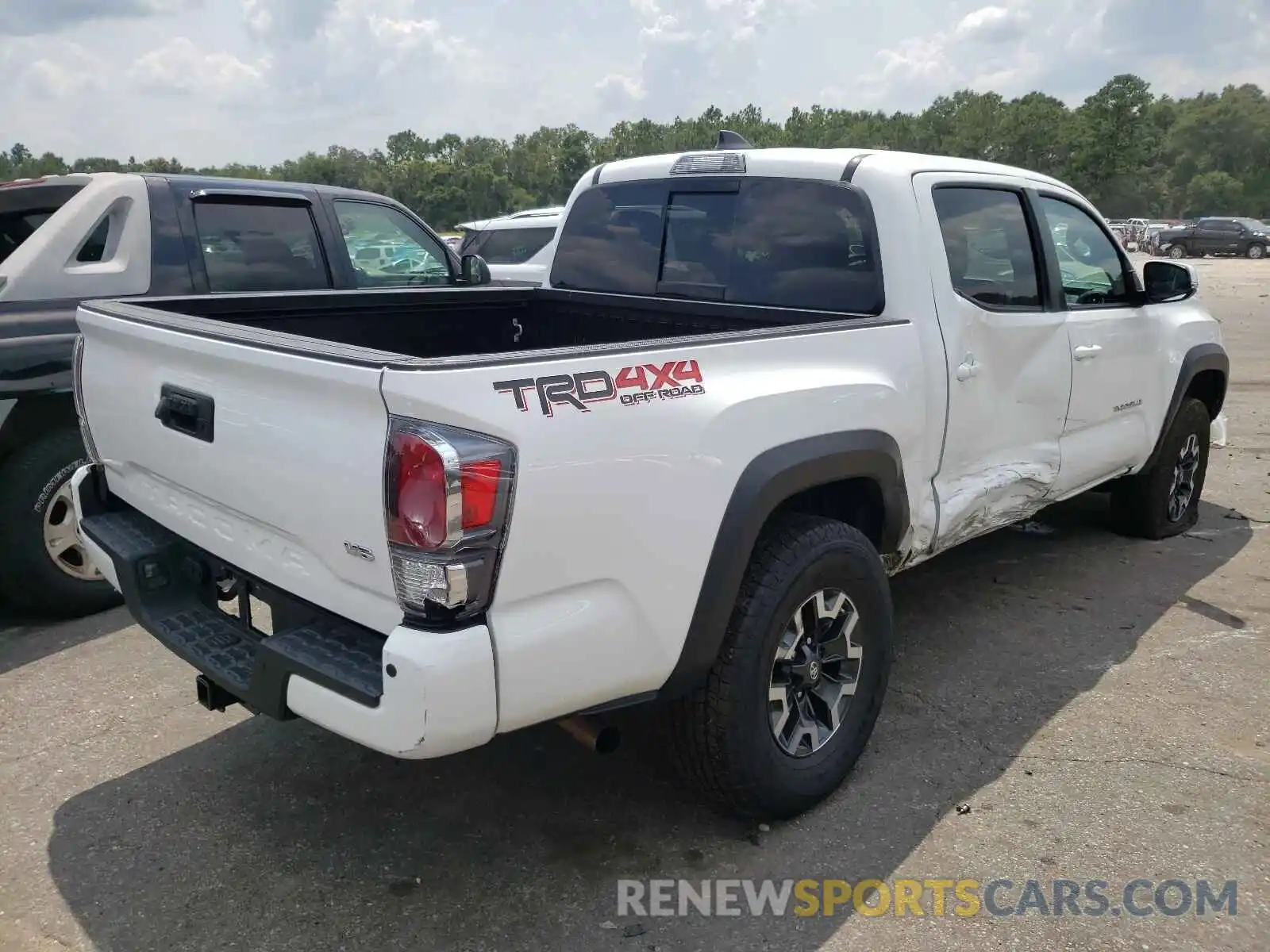 4 Photograph of a damaged car 5TFCZ5AN4LX231117 TOYOTA TACOMA 2020