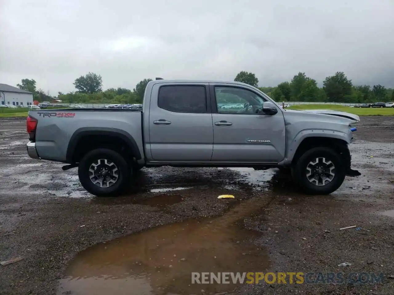 9 Photograph of a damaged car 5TFCZ5AN4LX231246 TOYOTA TACOMA 2020